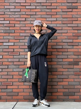 「UNDER ARMOUR（アンダーアーマー）のアイテム（パーカー、ブラック系）」を使った、MoonAesilさん（レディース・165cm）の春コーディネート