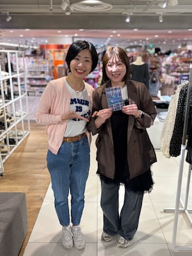 「UNIQLO（ユニクロ）のアイテム（カーディガン/ボレロ、ピンク系）」を使った、MoonAesilさん（レディース・165cm）の春コーディネート