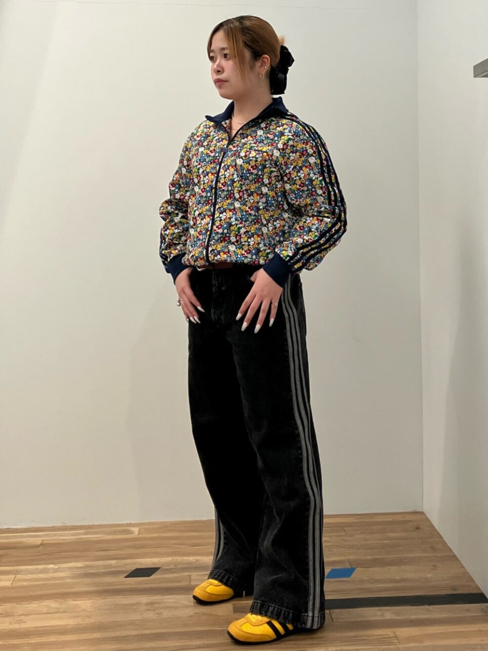 Liberty London フローラル トラックトップを使った人気ファッション