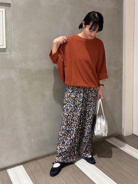 「URBAN RESEARCH DOORS（アーバンリサーチドアーズ）の『接触冷感/吸水速乾/イージーケア』フラワープリントドライタッチリラックスパンツ（その他パンツ）」を使った、YOKO  HONDAさん（レディース・152cm）の夏コーディネート