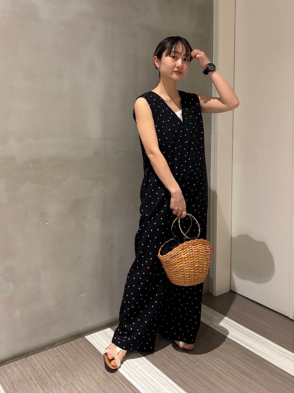 「カジュアルコーデ、低身長、newarrival、休日スタイル、doors、サンダルコーデ、カジュアルスタイル、20代後半、骨格ウェーブ、イエベ秋、ウェーブ×イエベ秋、リネン着こなし術」｜「URBAN RESEARCH DOORSのリップルベーシックタンクトップ（タンクトップ、ホワイト系）」を使った、YOKO  HONDAさん（レディース・152cm）の夏コーディネートの1枚目の写真