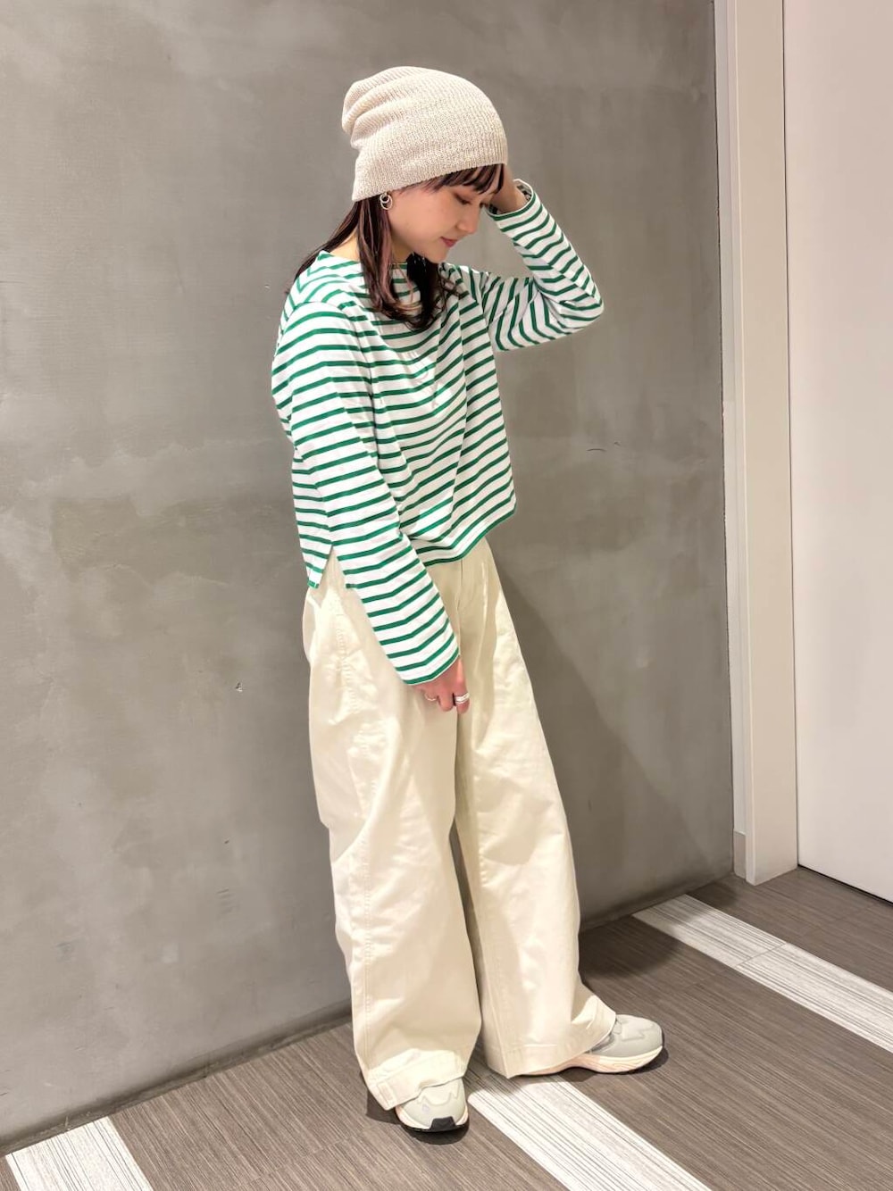 「カジュアルコーデ、ボーダー、FORK&SPOON、ORCIVAL、低身長、newarrival、doors、カジュアルスタイル、20代後半、骨格ウェーブ、イエベ秋、ウェーブ×イエベ秋、先取り春色トップスコーデ」｜「FORK&SPOONのFORK&SPOON　フレンチドリルピグメントチノパンツ（その他パンツ、ホワイト系）」を使った、YOKO  HONDAさん（レディース・152cm）の冬コーディネートの1枚目の写真