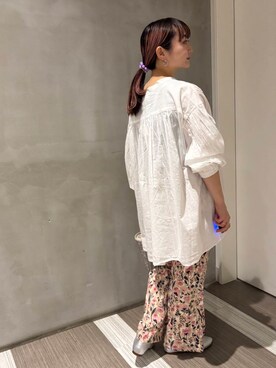 「URBAN RESEARCH DOORS（アーバンリサーチドアーズ）のコットンボイルギャザーブラウス（シャツ/ブラウス）」を使った、YOKO  HONDAさん（レディース・152cm）の春コーディネート