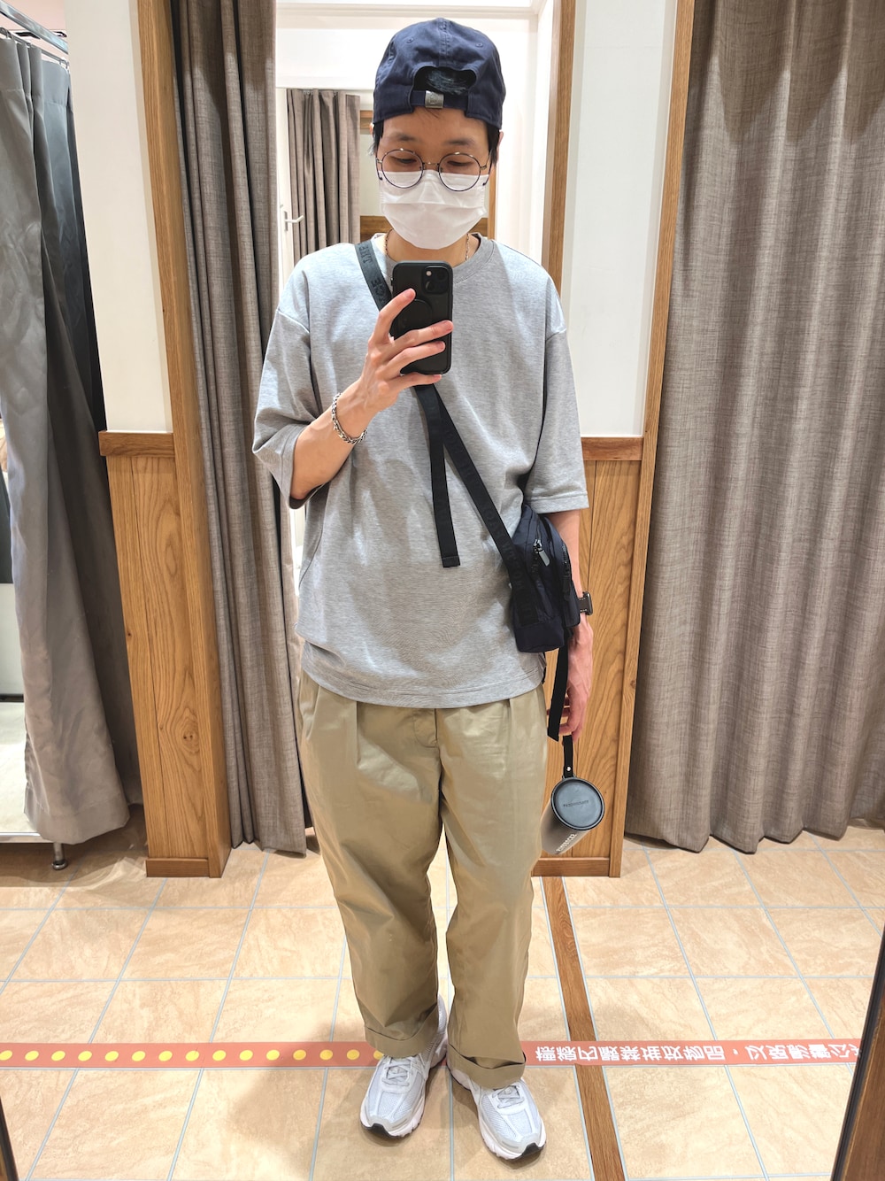 「BEAMSのアイテム（パンツ、ベージュ系）」を使った、nickyさん（メンズ・172cm）の秋コーディネートの1枚目の写真