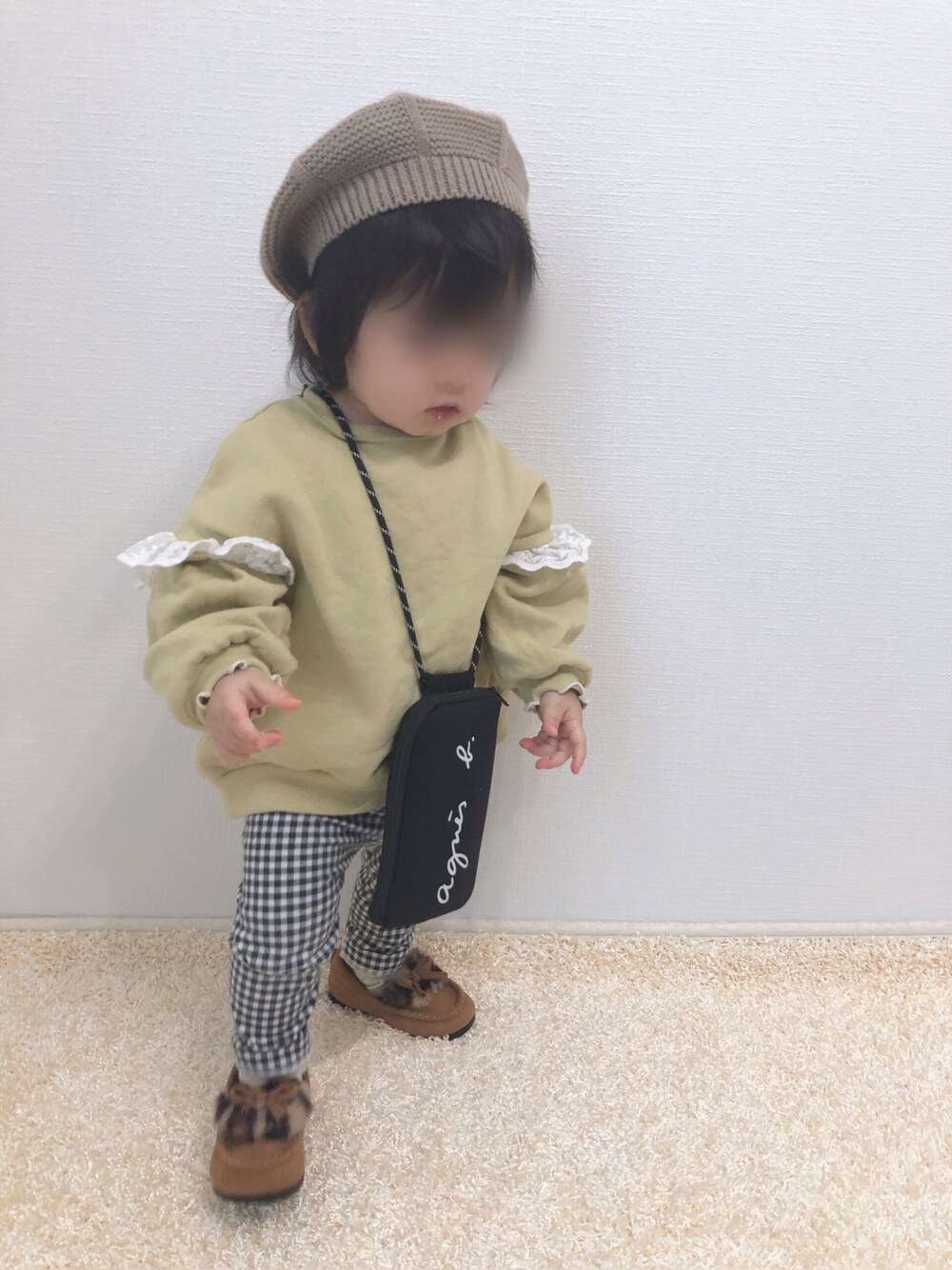 「キッズコーデ、キッズファッション、スウェット、フリル、レギンス、ギンガムチェック、モカシン、レオパード、ベレー帽、ショルダーバッグ、プチプラ、1歳、1歳4ヶ月、おんなのこ、マイベストコーデ2021」｜「しまむらのアイテム（スウェット、イエロー系）」を使った、kanchaaさん（キッズ・80cm）の冬コーディネートの1枚目の写真