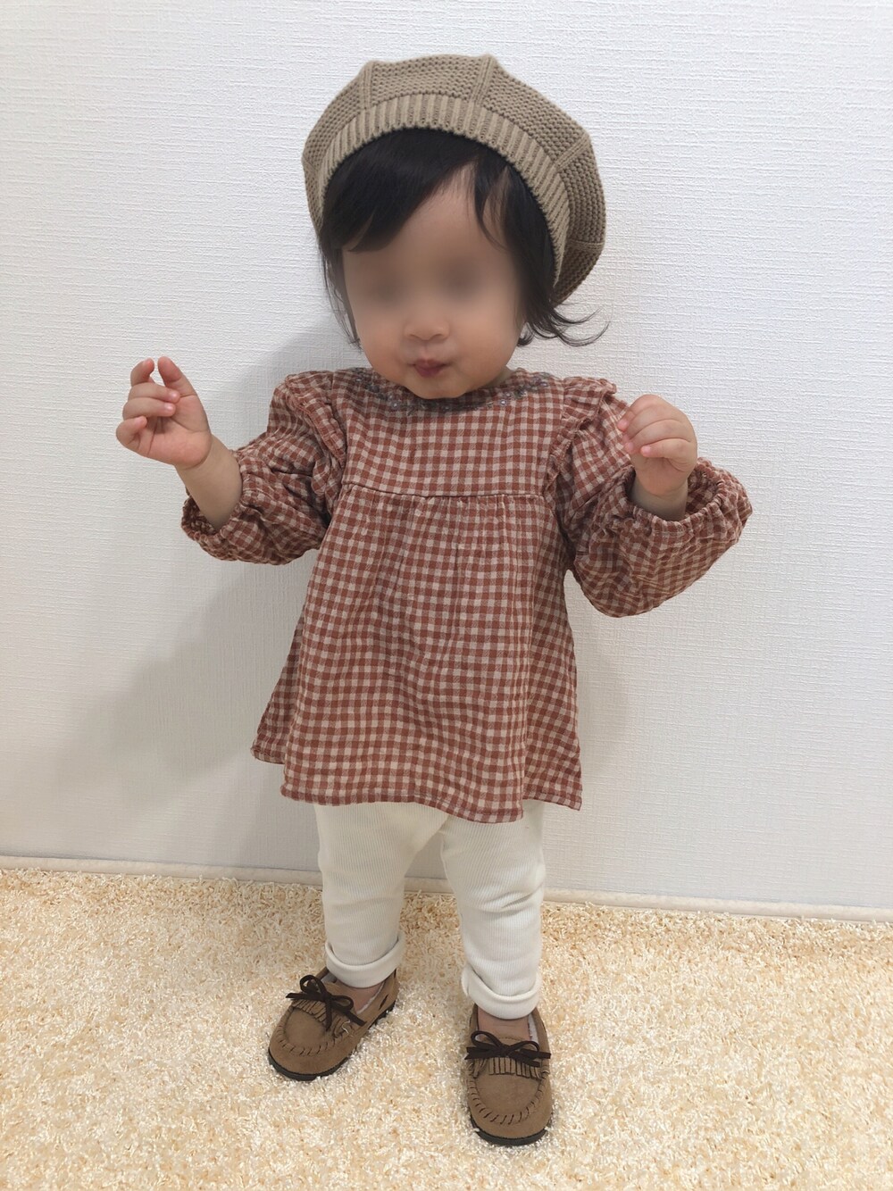 「チェック、ブラウス、ベレー帽、UNIQLO、レギンス、モカシン、プチプラ、キッズコーデ、1歳、秋コーデ、おんなのこ、1歳2ヶ月、チェック柄に恋してる、チェッカーず2021」｜「しまむらのアイテム（シャツ/ブラウス、ブラウン系）」を使った、kanchaaさん（キッズ・70cm）の秋コーディネートの1枚目の写真