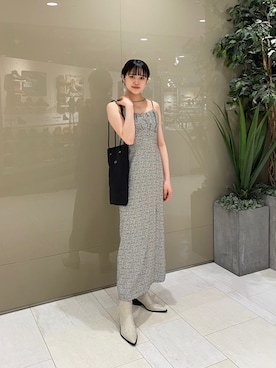 「EMODA（エモダ）のアイテム（トートバッグ）」を使った、山崎愛実さん（レディース・164cm）の春コーディネート