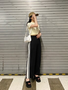 「EMODA（エモダ）のタンクラバーサンダル（サンダル）」を使った、山崎愛実さん（レディース・164cm）の夏コーディネート