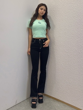 「GYDA（ジェイダ）のGLITTER GG Tシャツ（Tシャツ/カットソー、グリーン系）」を使った、katsusaさん（レディース・161cm）の春コーディネート