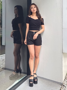 「GYDA（ジェイダ）のハーフスリーブカシュクールオフショルショートトップス（Tシャツ/カットソー、ブラック系）」を使った、katsusaさん（レディース・161cm）の春コーディネート