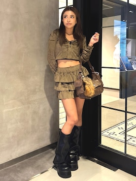 「アイテム（キーホルダー、ブラウン系）」を使った、katsusaさん（レディース・161cm）の秋コーディネート