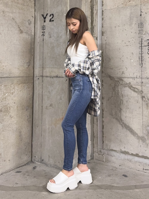 セール】ミドルウエストSHAPELYスキニーデニムパンツ（デニム