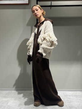 「アイテム（手袋）」を使った、松岡奈瑠さん（レディース・157cm）の秋コーディネート