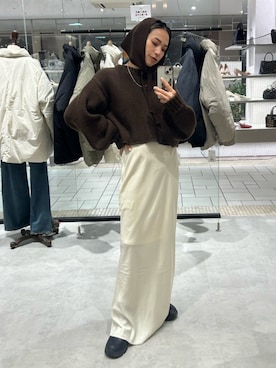 「アイテム（手袋）」を使った、松岡奈瑠さん（レディース・157cm）の冬コーディネート