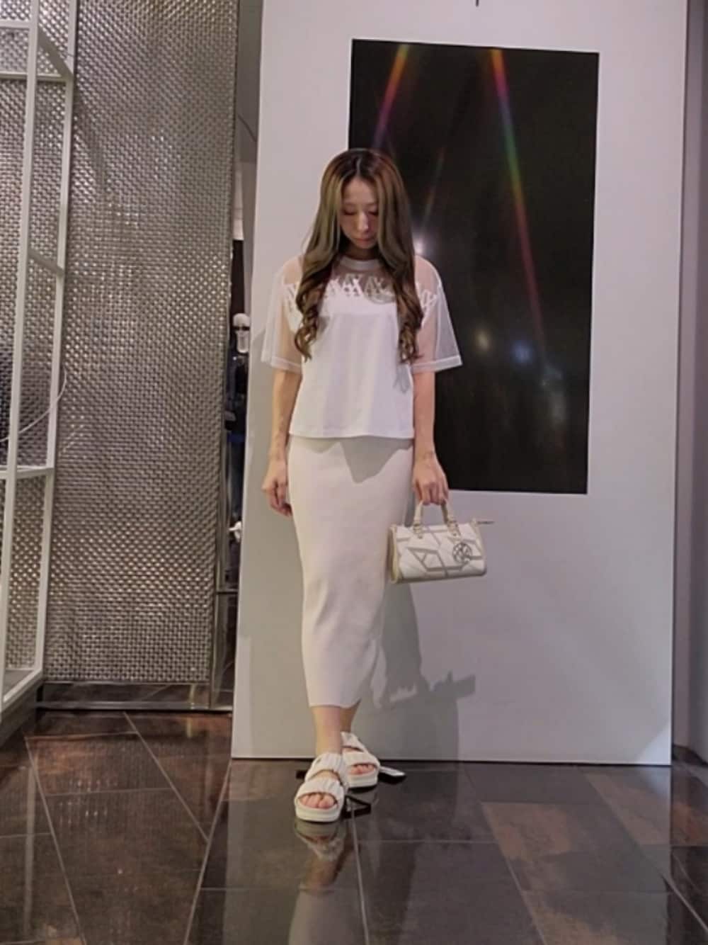 「アルマーニエクスチェンジ、armaniexchange、ARMANIEXCHANGE、AXchanger、AXchange、ショルダーバッグ、シンプルコーデ、オトナ女子、お出かけコーデ、きれいめカジュアル、ロゴT、オトナカワイイ、シンプルスタイル、ワントーンコーデ」｜「ARMANI EXCHANGEの【A|X アルマーニ エクスチェンジ】リブデザイン ノースリーブロングワンピース（ワンピース、ホワイト系）」を使った、♡aYuMiiiiiiiiさん（レディース・158cm）の春コーディネートの1枚目の写真