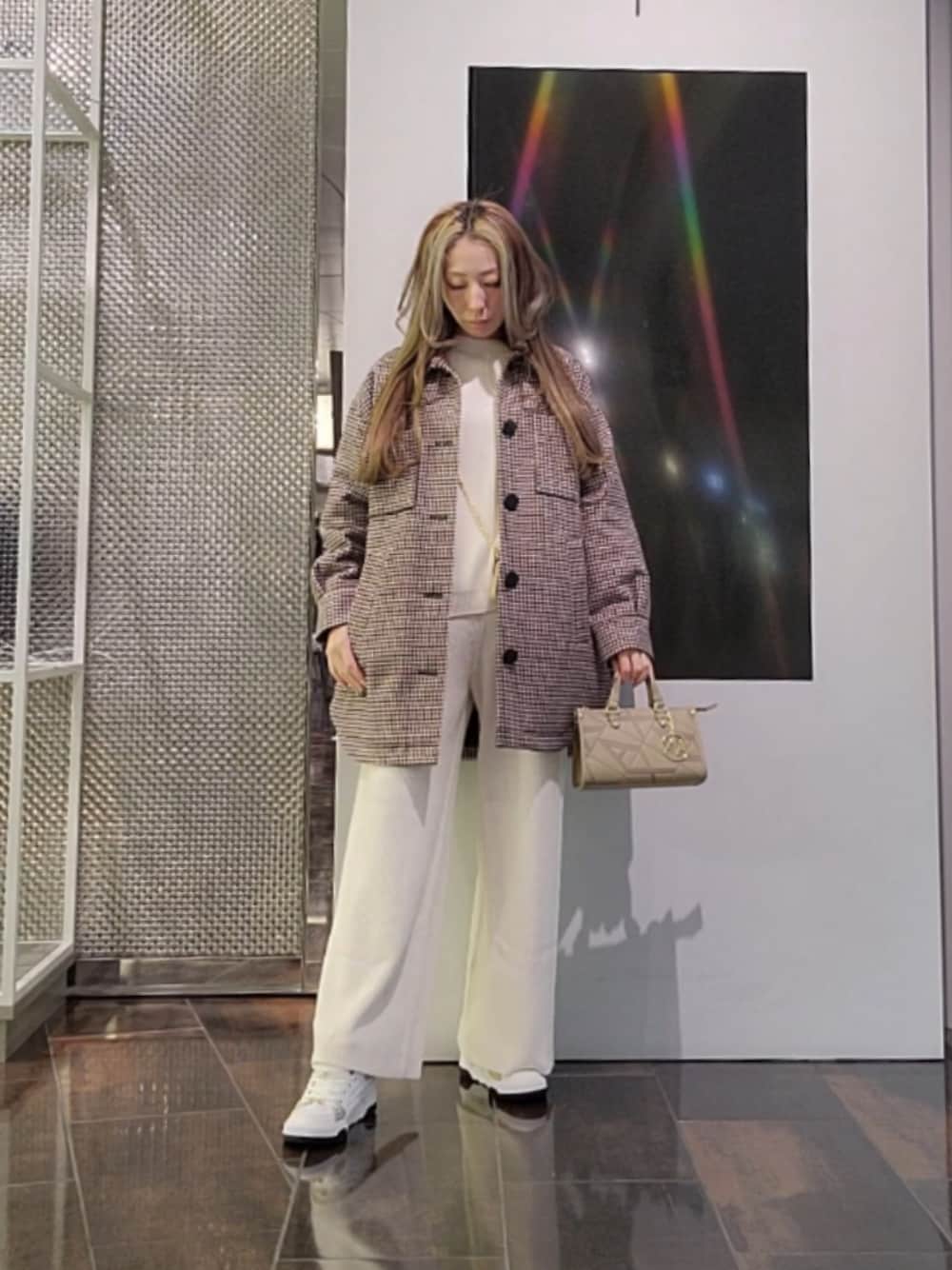 「アルマーニエクスチェンジ、armaniexchange、ARMANIEXCHANGE、AXchanger、AXchange、真冬のあったかスタイル、タートルネック、シンプルコーデ、お出かけコーデ、大人コーデ、きれいめカジュアル、スニーカー、オトナカワイイ、シンプルスタイル」｜「ARMANI EXCHANGEの【A|X アルマーニ エクスチェンジ】シャイニーポイント　レースアップスニーカー（スニーカー、ホワイト系）」を使った、♡aYuMiiiiiiiiさん（レディース・158cm）の冬コーディネートの1枚目の写真