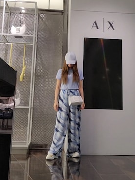 「ARMANI EXCHANGE（アルマーニエクスチェンジ）の【A|X アルマーニ エクスチェンジ】アクアプリント リラックスパンツ（その他パンツ、ブルー系）」を使った、♡aYuMiiiiiiiiさん（レディース・158cm）の春コーディネート