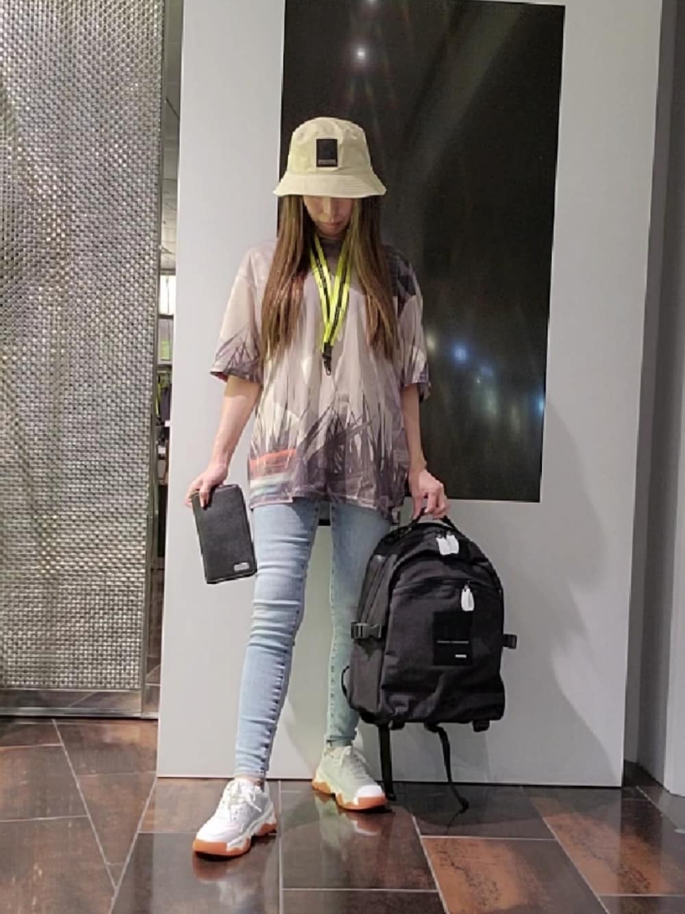 「アルマーニエクスチェンジ、AXchanger、AXchange、春のNewスタイル、春服、大人可愛い、春服みてみて、おでかけコーデ、スニーカー女子、スニーカーコーデ、パンツコーデ、カジュアルスタイル、スポーツミックス、アウトドアスタイル、デニム」｜「ARMANI EXCHANGEの【A|X アルマーニ エクスチェンジ】ラインストーンシグネチャーロゴ デニムパンツ_J69 SUPER SKINNY LIFT-UP（デニムパンツ、ブルー系）」を使った、♡aYuMiiiiiiiiさん（レディース・158cm）の春コーディネートの1枚目の写真