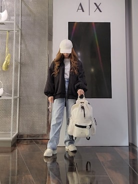 「ARMANI EXCHANGE（アルマーニエクスチェンジ）の【A|X アルマーニ エクスチェンジ】エンブロイダリーロゴ 半袖クルーネックTシャツ/REGULAR BOXY（Tシャツ/カットソー、ホワイト系）」を使った、♡aYuMiiiiiiiiさん（レディース・158cm）の春コーディネート