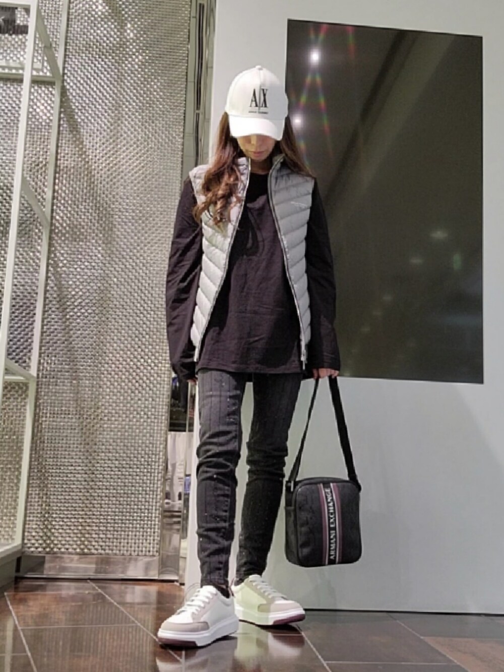 ARMANI Exchange ダークグレー ノースリーブ ダウンベスト