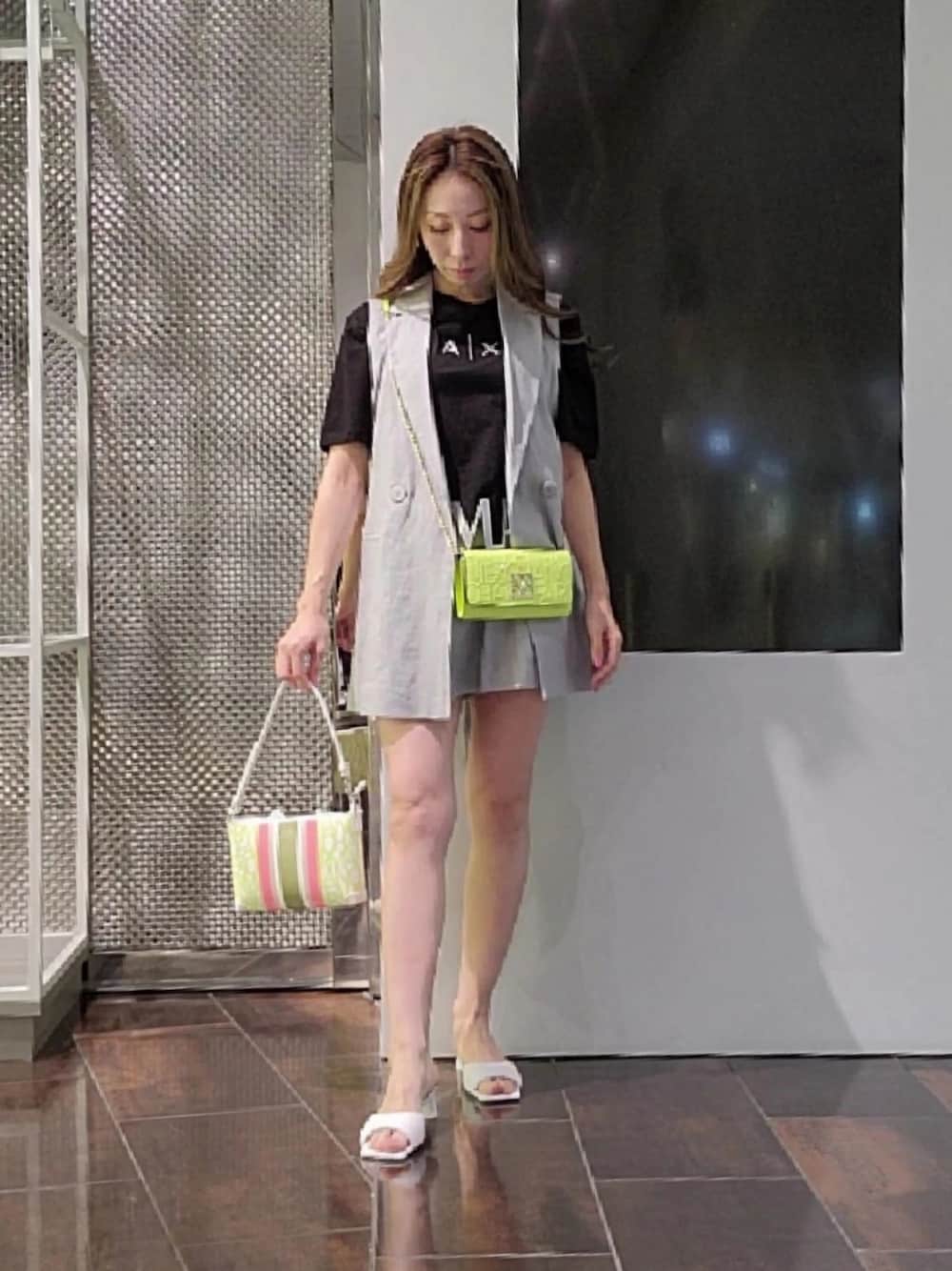 「アルマーニエクスチェンジ、AXchanger、AXchange、ARMANIEXCHANGE、armaniexchange、ロゴT、韓国ファッション、テーマパークコーデ、夏、シンプルコーデ、お出かけコーデ、大人コーデ、夏コーデ、シンプルスタイル、きれいめカジュアル」｜「ARMANI EXCHANGEの【A|X アルマーニ エクスチェンジ】オールオーバーロゴ　ミニショルダーバッグ（EC限定カラー含）（ショルダーバッグ、グリーン系）」を使った、♡aYuMiiiiiiiiさん（レディース・158cm）の夏コーディネートの1枚目の写真