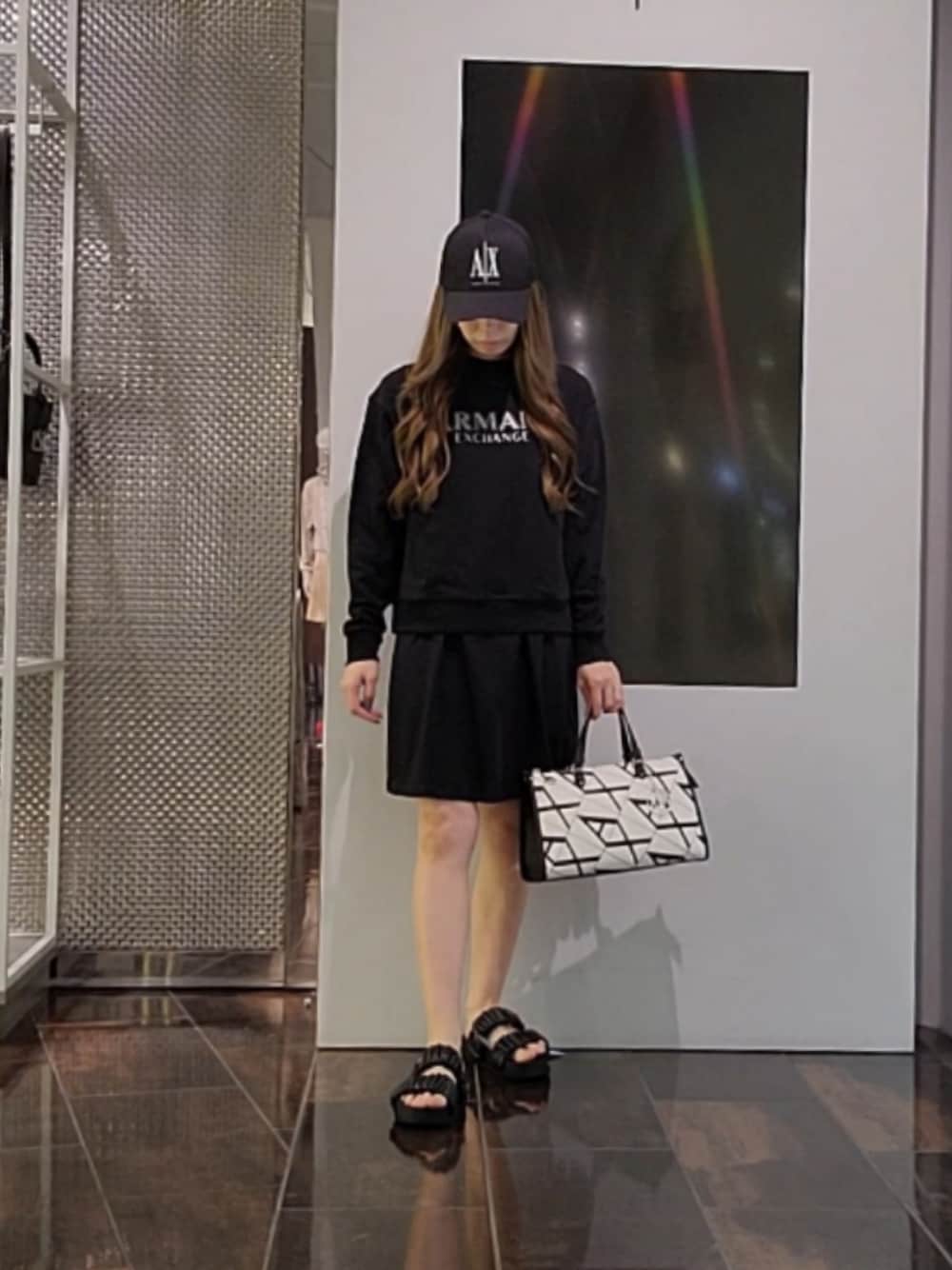 「アルマーニエクスチェンジ、armaniexchange、ARMANIEXCHANGE、AXchanger、AXchange、最近のいい感じコーデ、ショルダーバッグ、大人カジュアル、シンプルコーデ、お出かけコーデ、オトナ女子、ブラックコーデ、きれいめカジュアル、ワンピースコーデ、ワントーンコーデ」｜「ARMANI EXCHANGEの【A|X アルマーニ エクスチェンジ】ICON パネルキャップ（キャップ、ブラック系）」を使った、♡aYuMiiiiiiiiさん（レディース・158cm）の春コーディネートの1枚目の写真