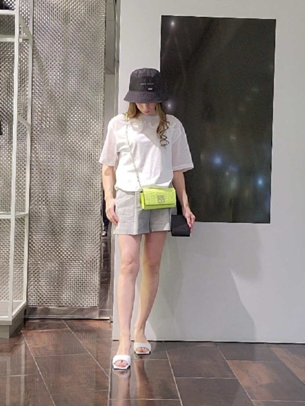 「アルマーニエクスチェンジ、ARMANIEXCHANGE、armaniexchange、AXchange、AXchanger、スポーツミックス、夏コーデ、夏、シンプルコーデ、きれいめカジュアル」｜「ARMANI EXCHANGEの【A|X アルマーニ エクスチェンジ】AXロゴ　バケットハット（ハット、ブラック系）」を使った、♡aYuMiiiiiiiiさん（レディース・158cm）の夏コーディネートの1枚目の写真