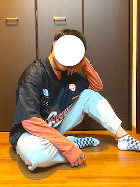 「アイテム（スラックス、シルバー系）」を使った、Ryushin さん（メンズ・171cm）の秋コーディネート