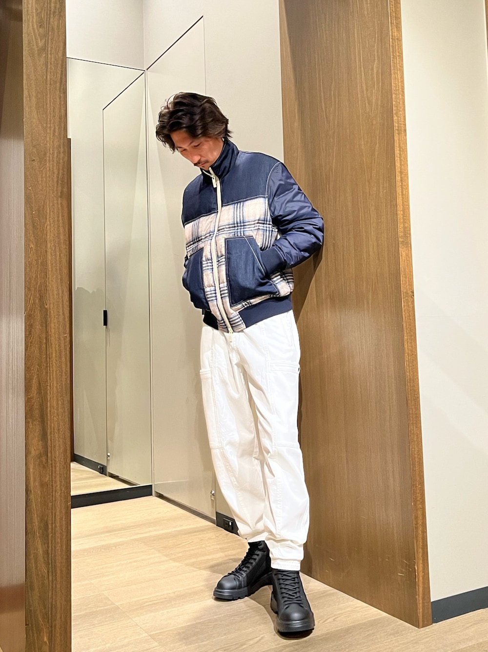 「AXchanger、AXchange、アルマーニエクスチェンジ、ARMANIEXCHANGE、armaniexchange、秋冬コーデ、オトナカジュアル、カジュアルコーデ、メンズコーデ、冬アウター、ゆるコーデ、カジュアル、デニム、シンプルスタイル、ブーツ」｜「ARMANI EXCHANGEのアイテム（ジャケット/アウター、ブルー系）」を使った、SAKAさん（メンズ・178cm）の冬コーディネートの1枚目の写真