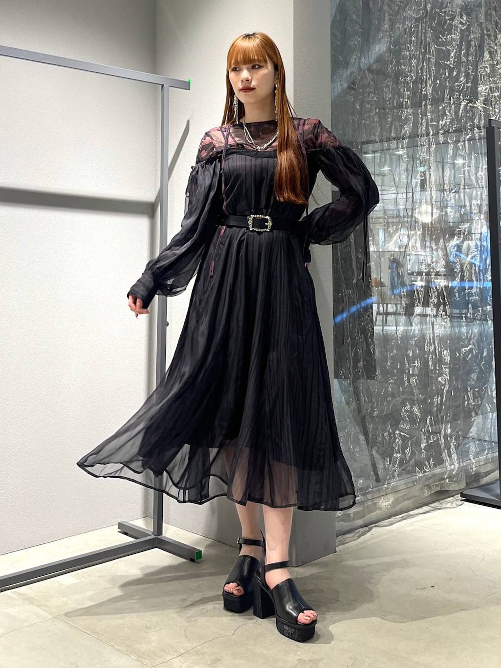 「着痩せ・細見え、モード、きれいめ、休日コーデ、デート/ロマンティック、女子会、バッグ、ベルト、ネックレス、HARE、ブーツ」｜「HAREのボールミックスラリエットネックレス(HARE)（ネックレス、シルバー系）」を使った、すずかぜさん（レディース・162cm）の夏コーディネートの1枚目の写真
