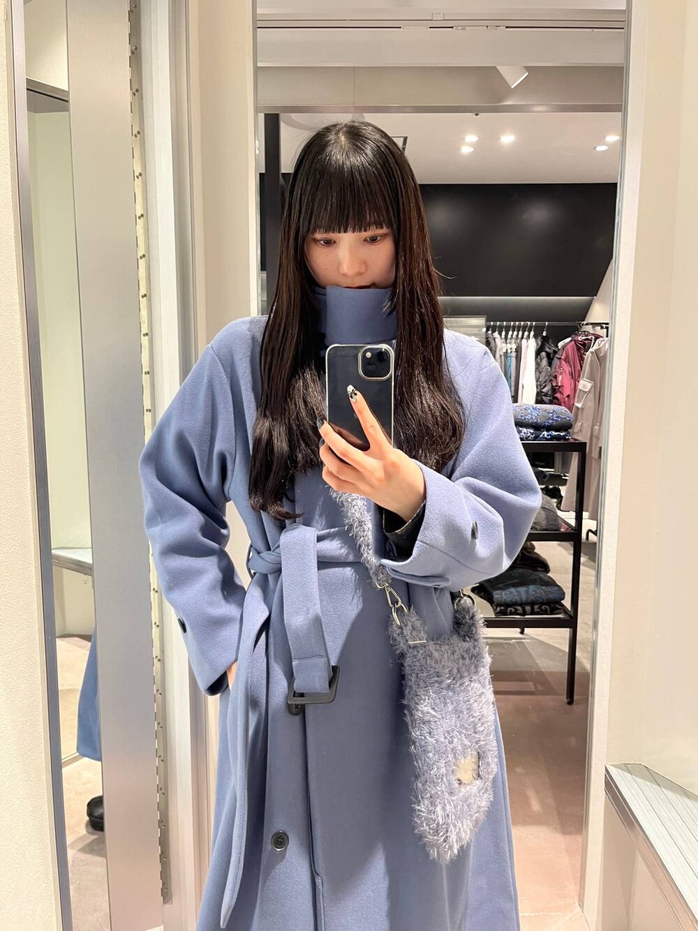 「着痩せ・細見え、モード、きれいめ、休日コーデ、デート/ロマンティック、女子会、バッグ、ベルト、ネックレス、HARE、ブーツ」｜「HAREのウーリーテック2WAYスタンドコート(HARE)（チェスターコート、ブルー系）」を使った、すずかぜさん（レディース・162cm）の秋コーディネートの1枚目の写真