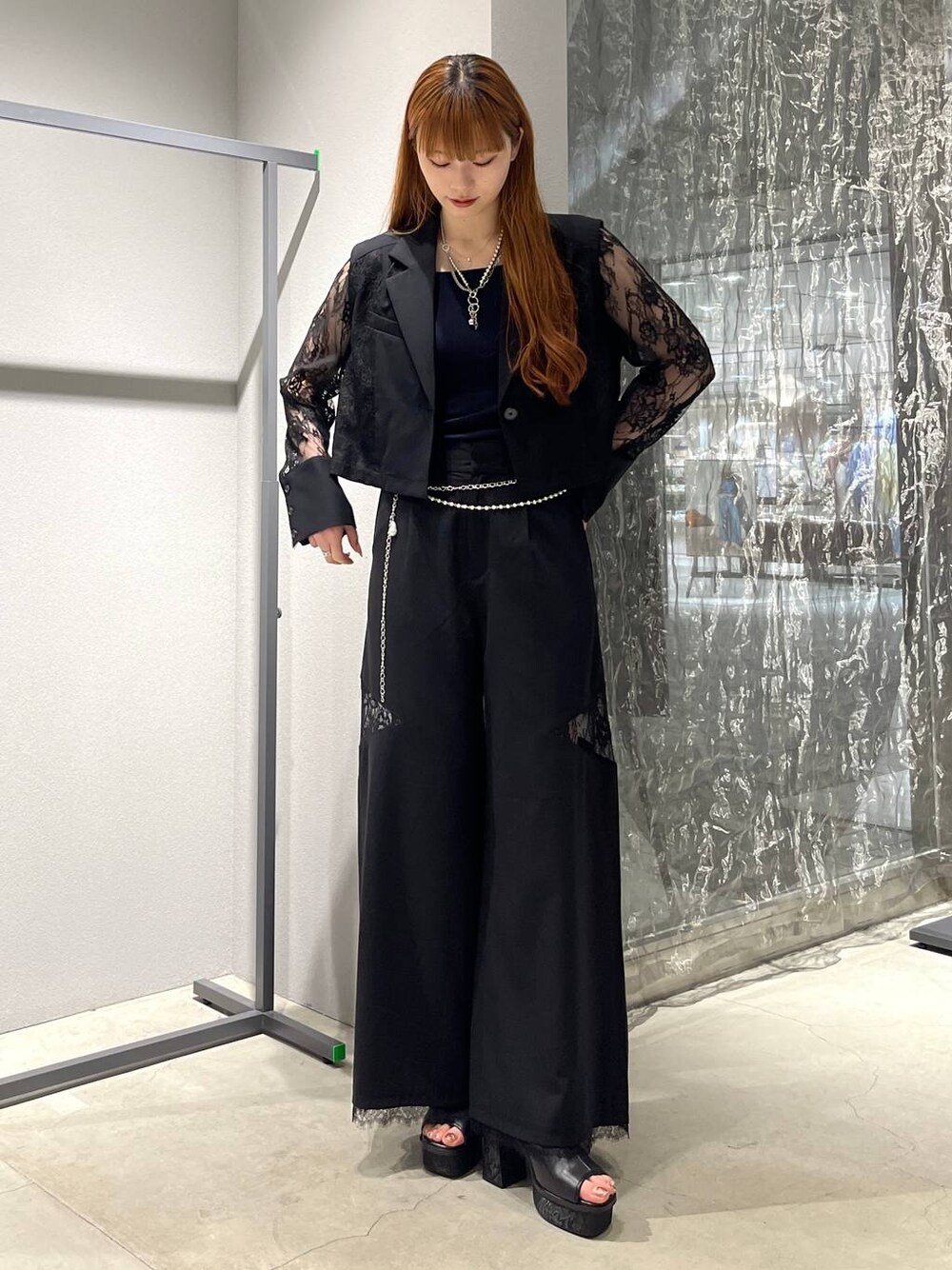 「HARE、ブーツ、ネックレス、着痩せ・細見え、モード、きれいめ、休日コーデ、デート/ロマンティック、女子会、バッグ、ベルト」｜「HAREのボールミックスラリエットネックレス(HARE)（ネックレス、シルバー系）」を使った、すずかぜさん（レディース・162cm）の夏コーディネートの1枚目の写真