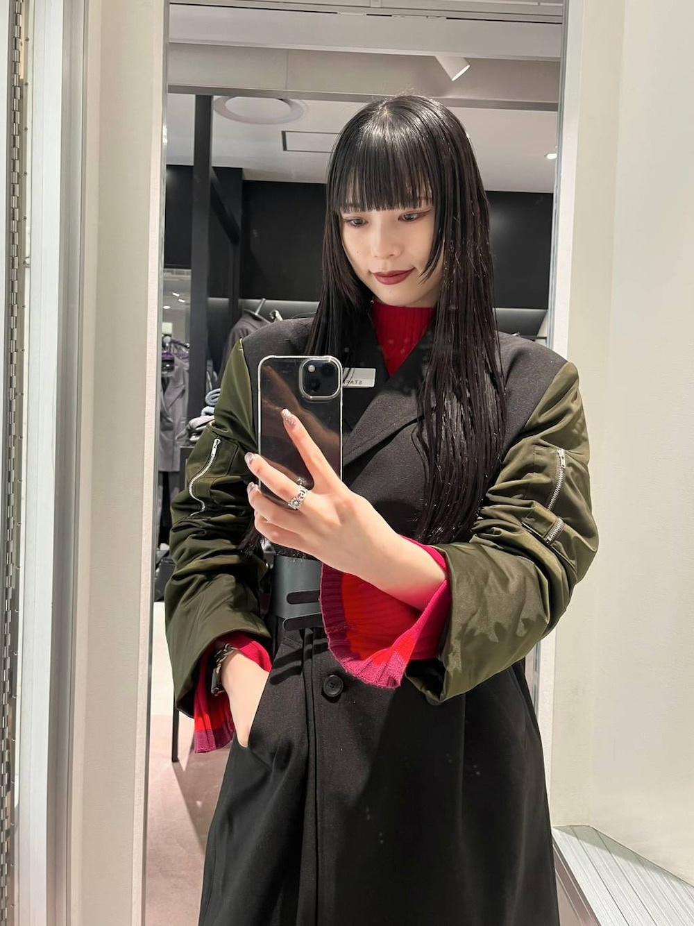 「着痩せ・細見え、モード、きれいめ、休日コーデ、デート/ロマンティック、女子会、バッグ、ベルト、ネックレス、HARE、ブーツ」｜「HAREのハイショクリブタイトニットプルオーバー(HARE)（ニット/セーター、レッド系）」を使った、すずかぜさん（レディース・162cm）の冬コーディネートの1枚目の写真