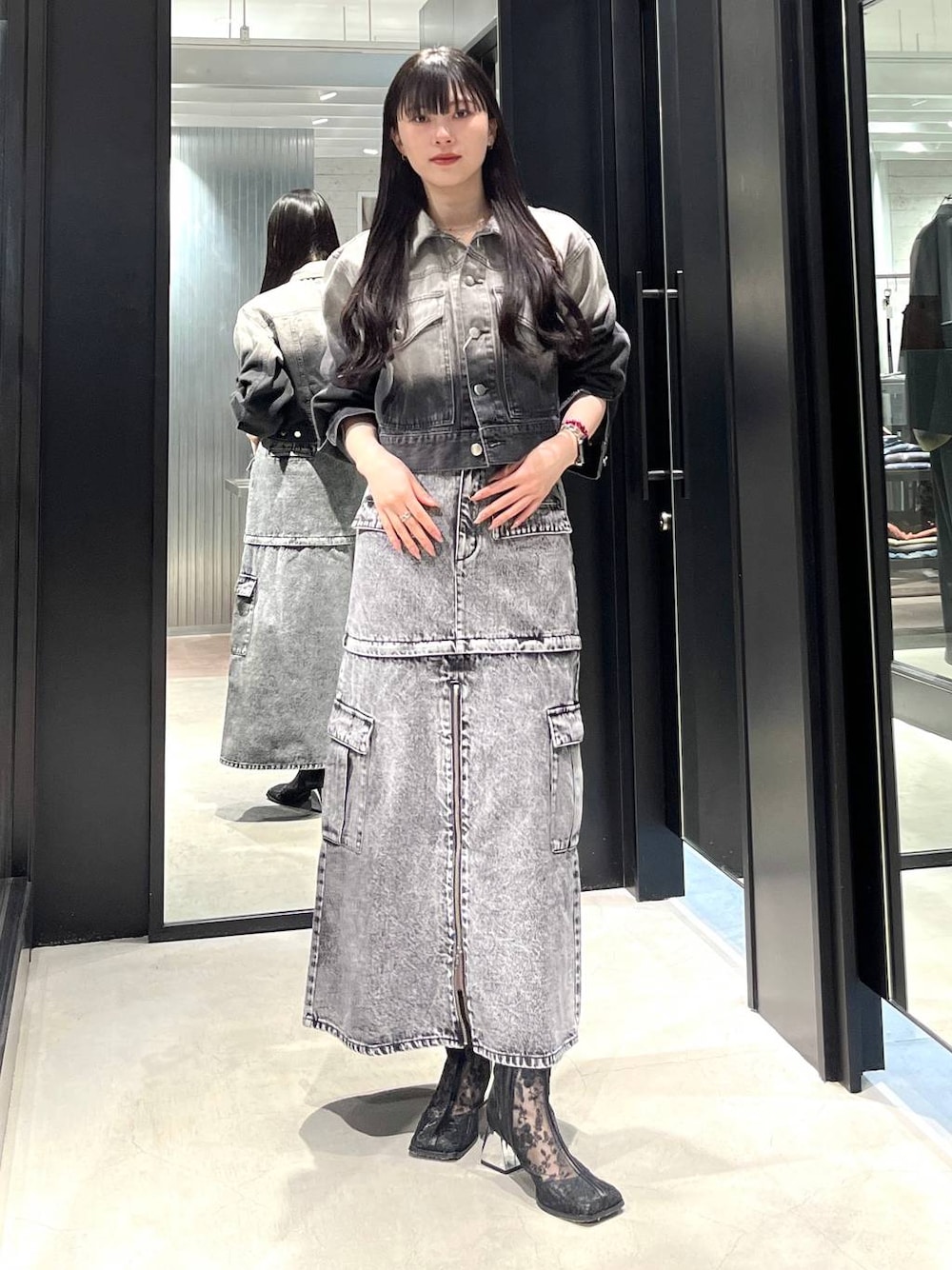 「着痩せ・細見え、モード、きれいめ、休日コーデ、デート/ロマンティック、女子会、バッグ、ベルト、ネックレス、HARE、ブーツ」｜「HAREのガラメッシュヒールブーツ(HARE)（ブーツ、ブラック系）」を使った、すずかぜさん（レディース・162cm）の冬コーディネートの1枚目の写真