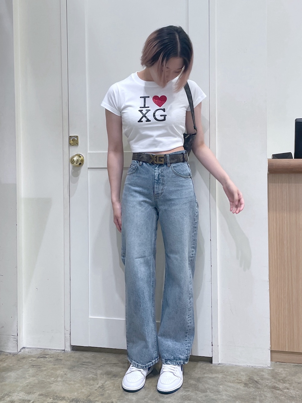「x-girl、エックスガール、トップス、tops、カットソー、パンツ、pants、デニムパンツ、ハートポケット、ベルト、belt、バッグ、BAG、ハンドバッグ」｜「X-girlのHEART POCKET DENIM PANTS（デニムパンツ、ブルー系）」を使った、あかさん（メンズ・166cm）の夏コーディネートの1枚目の写真