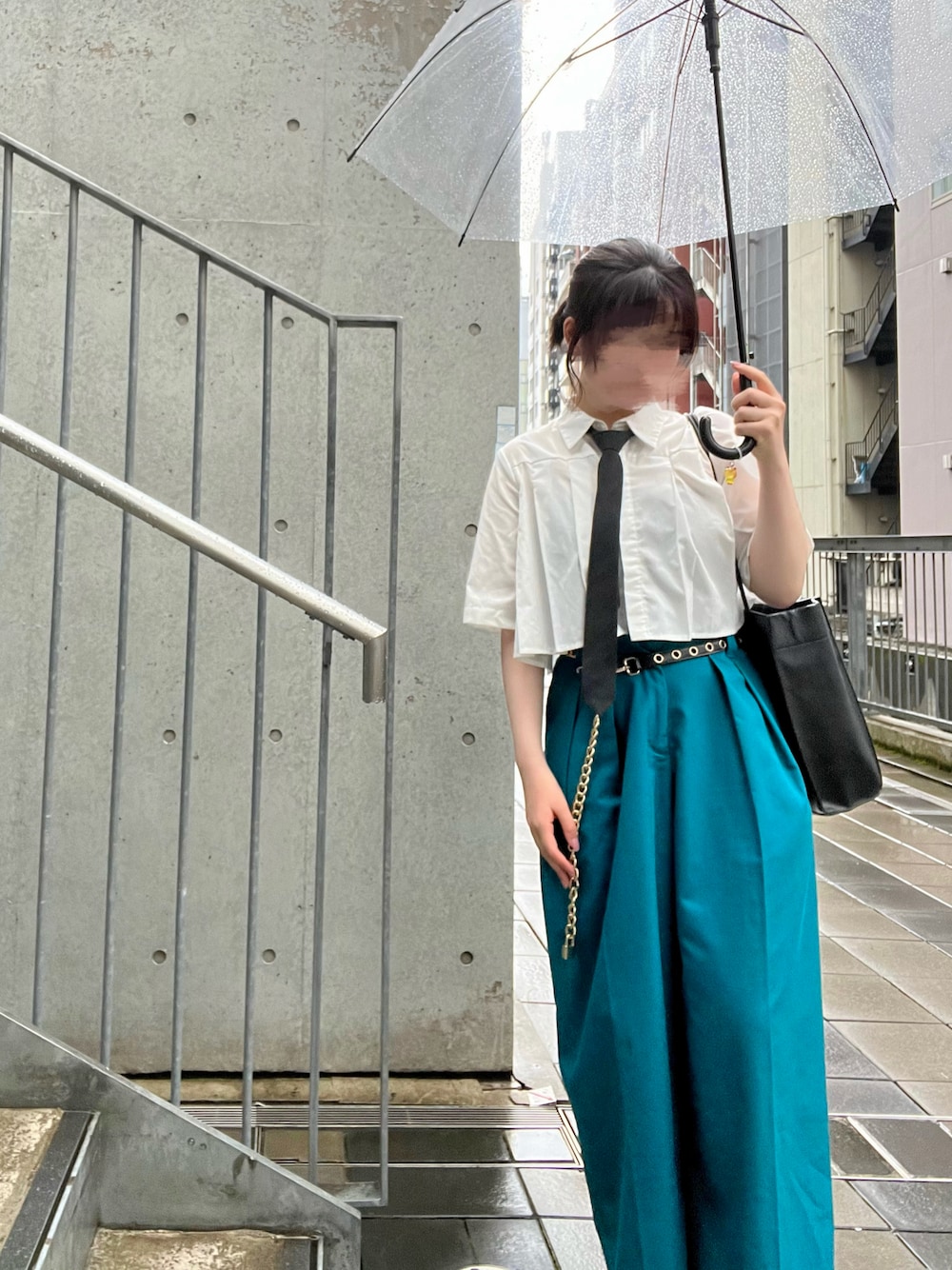 「ネクタイ、夏服、シンプルコーデ、シンプル、ストレートパンツ、着回しコーデ、パンツスタイル、158cm」｜「PAGEBOYのタックストレートパンツ（スラックス、ブルー系）」を使った、R i o n aさん（骨格ウェーブ・レディース・158cm）の夏コーディネートの1枚目の写真