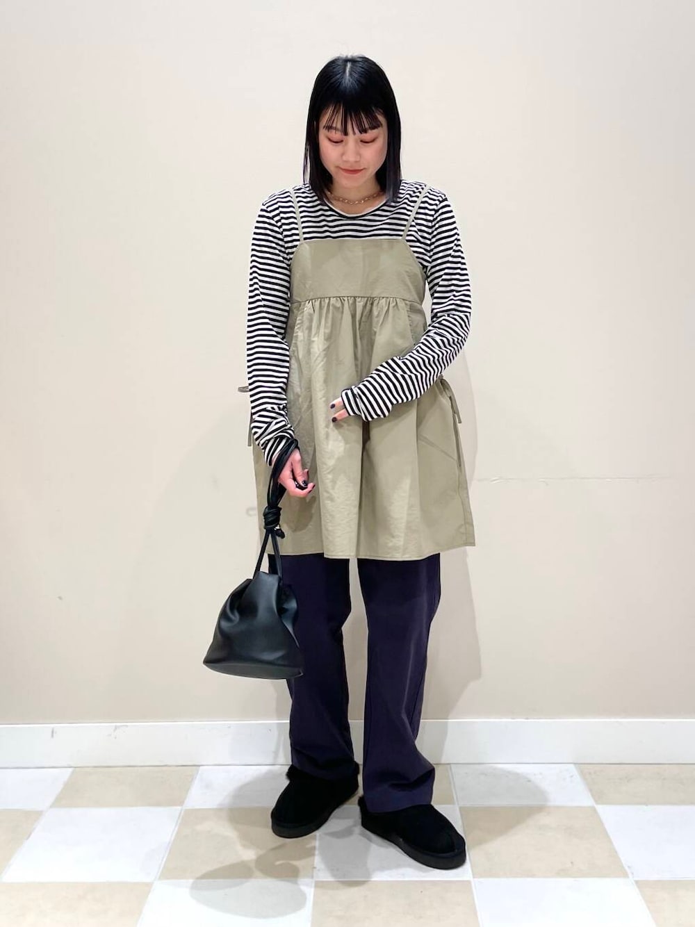 「カジュアルコーデ、春コーデ、休日コーデ、20代、お出かけコーデ、骨格ウェーブ、楽ちんコーデ」｜「URBAN RESEARCHの『MADE IN JAPAN』ウールコットンロングスリーブカットソー（Tシャツ/カットソー、ホワイト系）」を使った、イツミさん（レディース・160cm）の春コーディネートの1枚目の写真