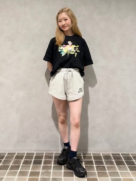 「NEW BALANCE（ニューバランス）のTracksideフレンチテリーショーツ（その他パンツ、グレー系）」を使った、New Balanceさん（レディース・153cm）の春コーディネート