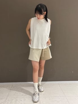 「NEW BALANCE（ニューバランス）のNB GREY スリーブレストップ（Tシャツ/カットソー、ホワイト系）」を使った、New Balanceさん（レディース・153cm）の春コーディネート
