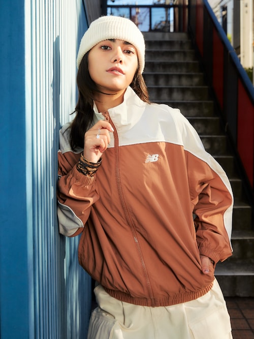 New Balance OfficialNew Balanceさんのナイロンジャケットを使った