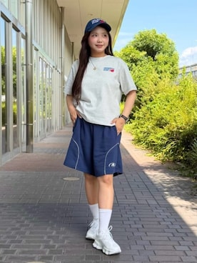 「NEW BALANCE（ニューバランス）のTrackside スウェットショートパンツ(裏毛)（スウェットパンツ、ブルー系）」を使った、New Balanceさん（レディース・162cm）の夏コーディネート