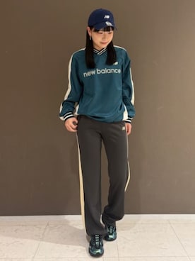 「NEW BALANCE（ニューバランス）のサテンウーブンプルオーバー（スウェット、グリーン系）」を使った、New Balanceさん（レディース・153cm）の春コーディネート
