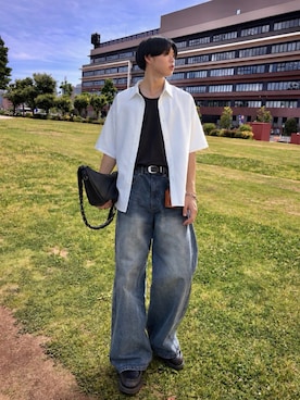 「WYM LIDNM（ウィム バイ リドム）のCURVED FLARE BAGGY DENIM（デニムパンツ、ブルー系）」を使った、桜介さん（メンズ・177cm）の夏コーディネート