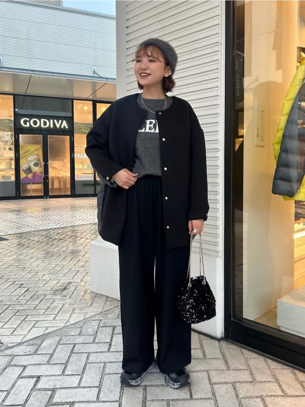 ダンボールニット高密度タフタ切替コートを使った人気ファッション