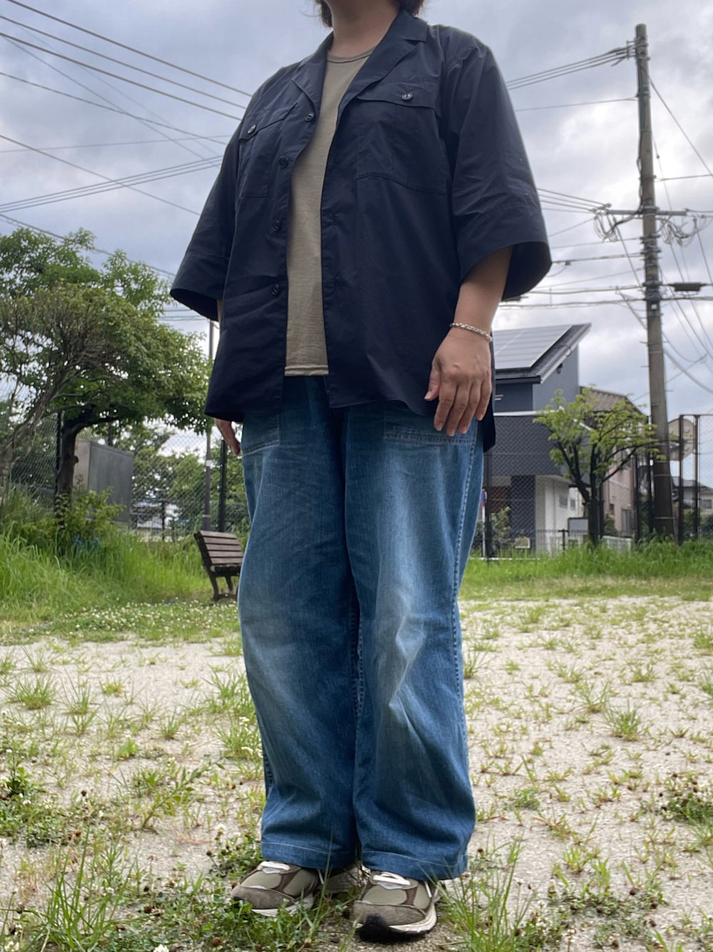 「夏コーデ、雨の日コーデ、rakines、colina、ウールTシャツ、CIOTA、ベイカーパンツ、デニムパンツ、New Balance、2002R」｜「CIOTAのアイテム（デニムパンツ、ブルー系）」を使った、SPADE25さん（レディース・167cm）の夏コーディネートの1枚目の写真