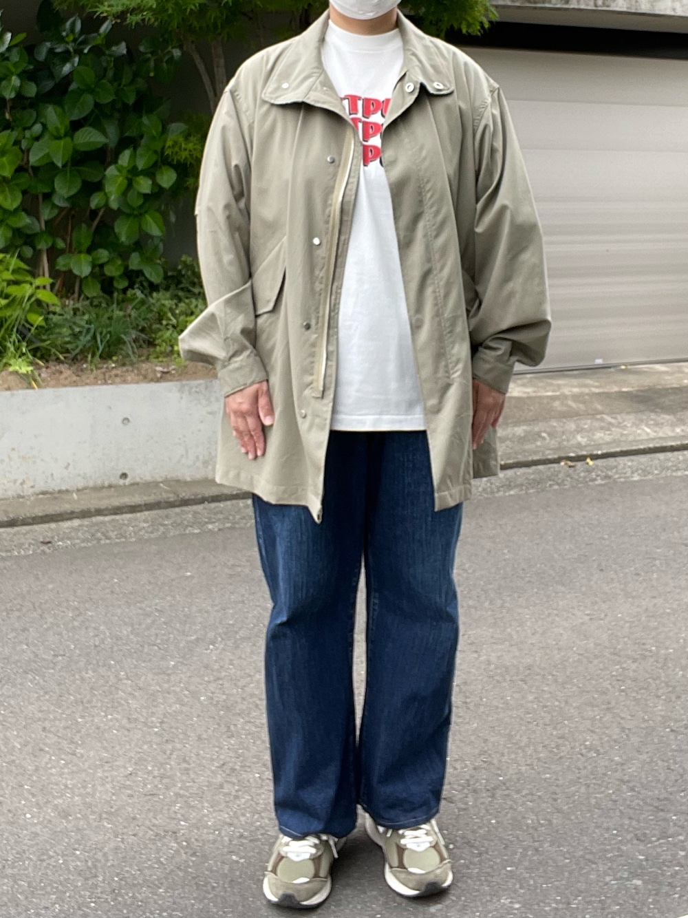 「MARKAWARE、ショートモッズ、blurhmsROOTSTOCK、Tシャツ、Porter Classic、インディゴデニム、New Balance、2002R」｜「PORTER CLASSICのアイテム（デニムパンツ、ブルー系）」を使った、SPADE25さん（レディース・167cm）の春コーディネートの1枚目の写真