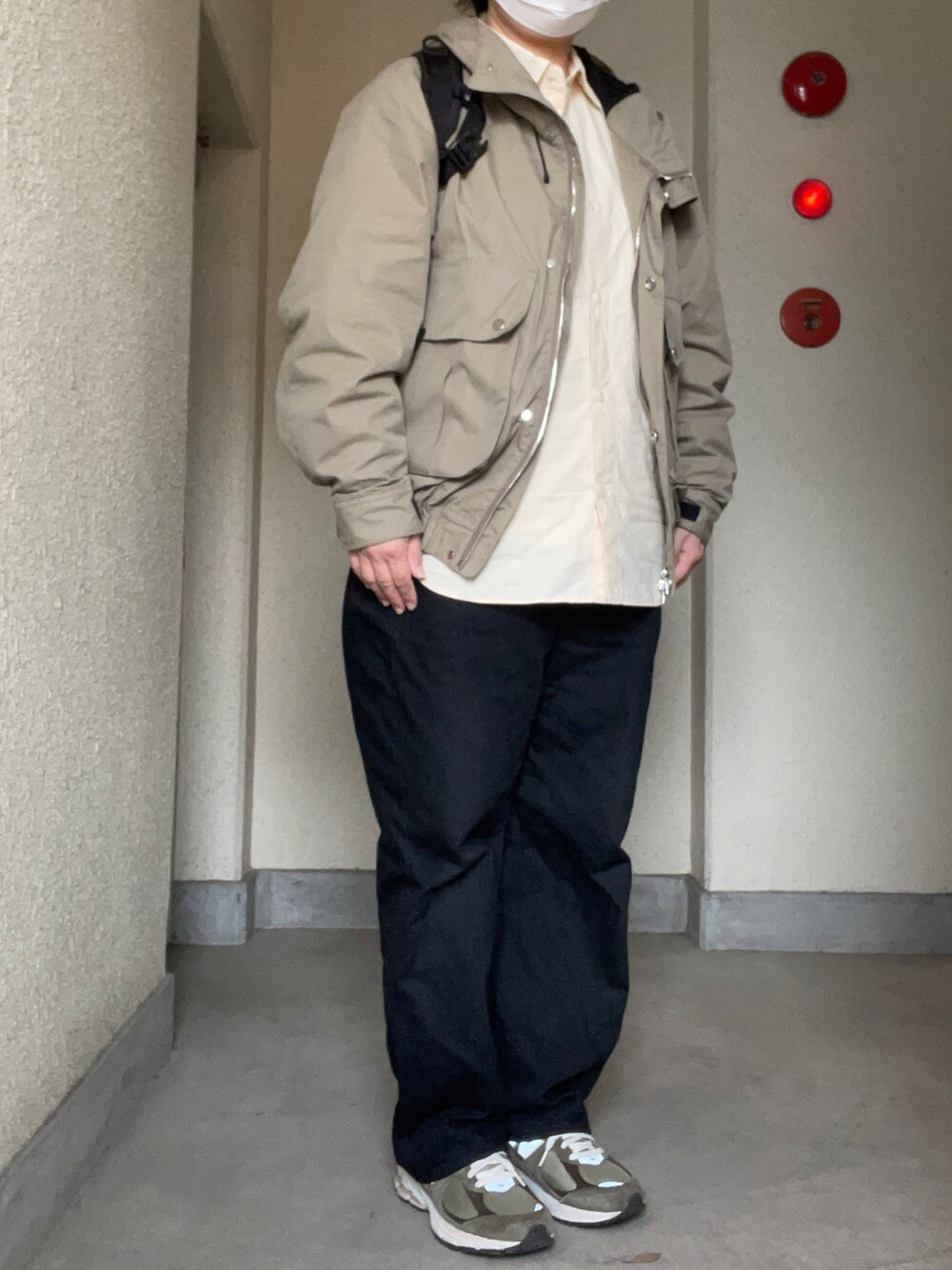 「春、MARKAWARE、ハンタージャケット、YAECA WRITE、キナリ、CIOTA、ブラックデニム、New Balance、2002R、Gregory、バッグパック」｜「CIOTAのアイテム（デニムパンツ、ブラック系）」を使った、SPADE25さん（レディース・167cm）の春コーディネートの1枚目の写真