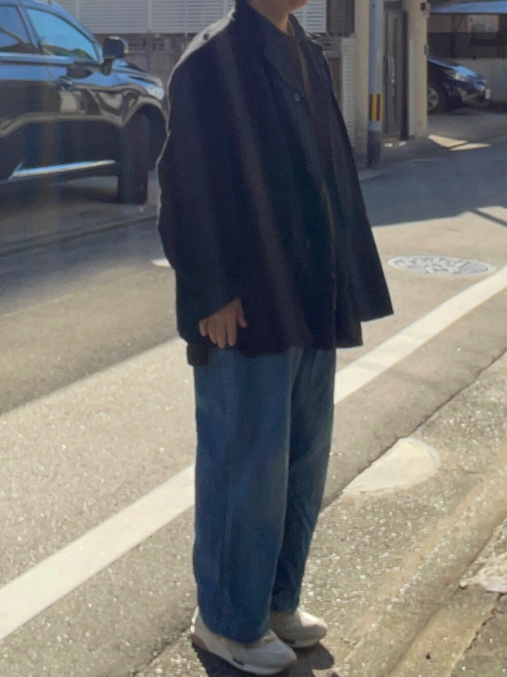 「COMOLI、デニムジャケット、CIOTA、ベイカーパンツ、デニムパンツ、YAECA、リネンシャツ、New Balance、デニムオンデニム」｜「CIOTAのアイテム（デニムパンツ、ブルー系）」を使った、SPADE25さん（レディース・167cm）の秋コーディネートの1枚目の写真