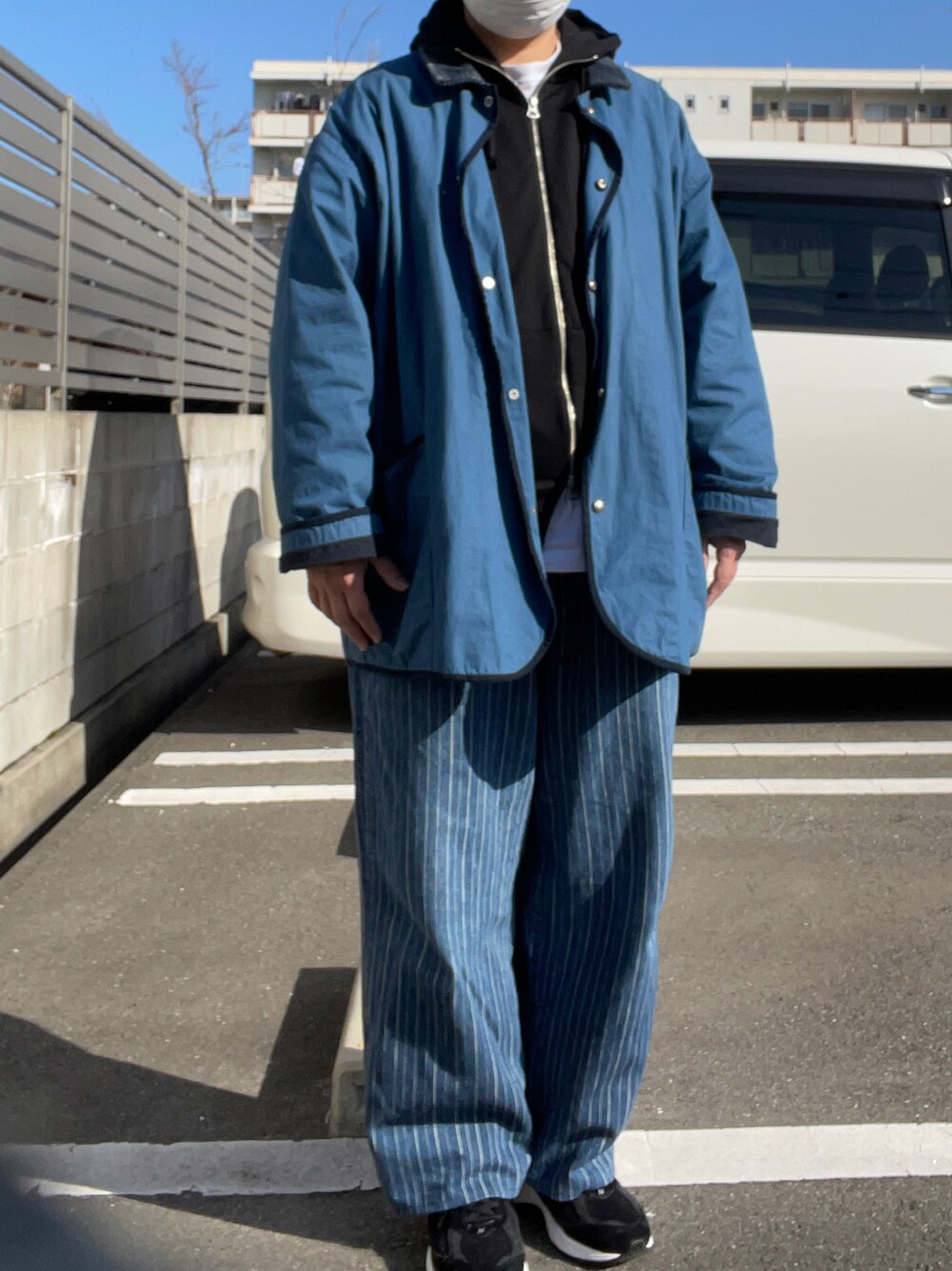 「Porter Classic、カバーオール、ストライプデニム、loopwheeler、ジップパーカ、POST O’ALLS、ロンT、New Balance、2002R」｜「LOOPWHEELERのアイテム（パーカー、ブラック系）」を使った、SPADE25さん（レディース・167cm）の春コーディネートの1枚目の写真