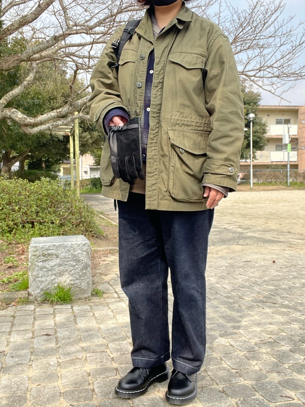 「春コーデ、marka、ミリタリージャケット、ancellm、シャツジャケット、Porter Classic、サーマルカットソー、blurhms、ベルテッドデニム、Dr.Martens、3ホール、post production、グローブ」｜「POST PRODUCTIONのアイテム（手袋、ブラック系）」を使った、SPADE25さん（レディース・167cm）の春コーディネートの1枚目の写真